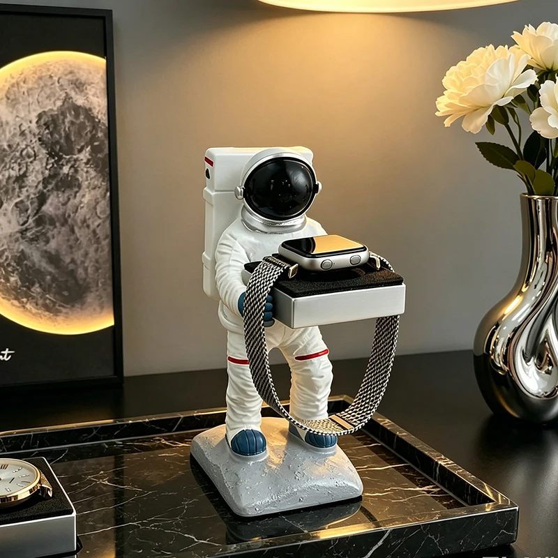 حامل ساعة إبداعي على شكل رائد  - مراجعة Smartwatch Apple Watch وسعره